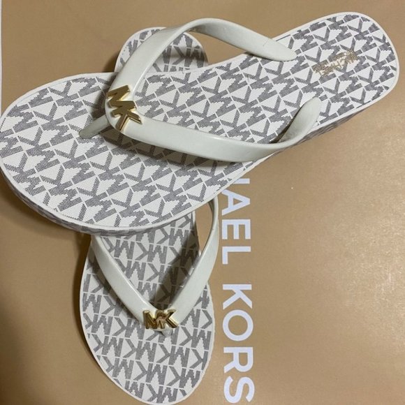 Michael Kors Flip Flop slipper  -Vanilla - Picture 8 of 13